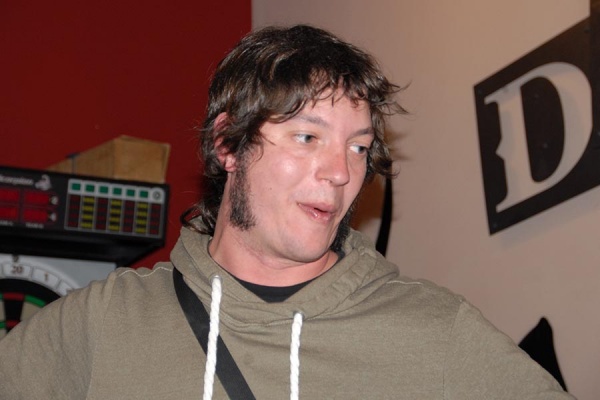 Vi i cançó improvisada a la Biblioteca