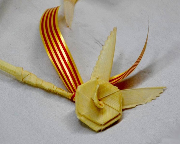 Aquest Sant Jordi, roses artesanes de palma