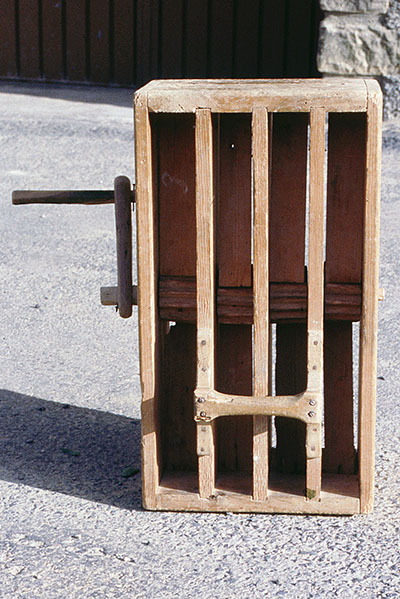 Exposicions 1980-2020: «Apa dones a l’ofici!» (1987)