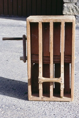 Exposicions 1980-2020: «Apa dones a l’ofici!» (1987)